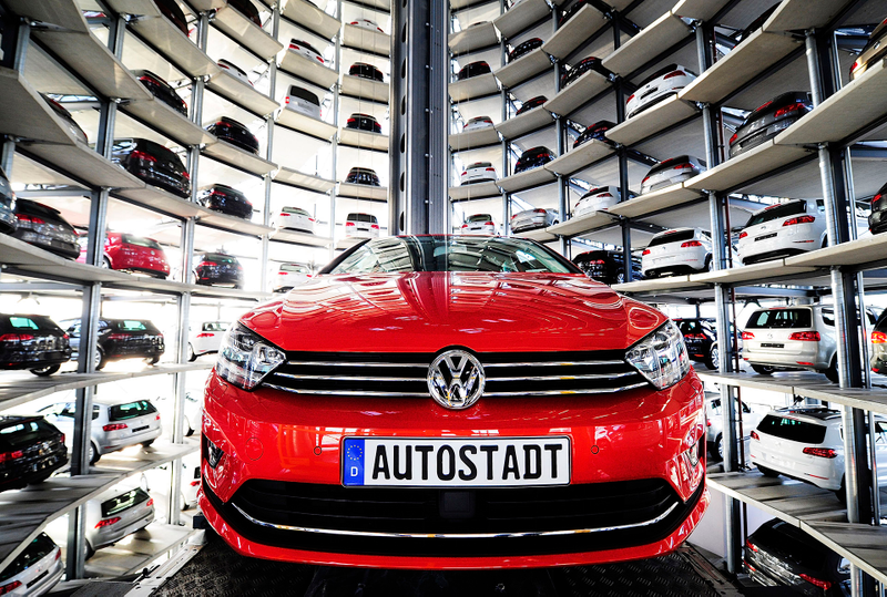 Illustration for article titled VW's 200-Foot Tower Of Cars Must Be Seen To Be Believed